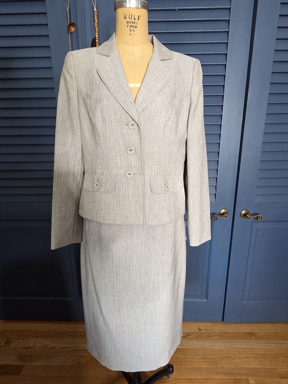 Le Suit Blazer in Taupe
